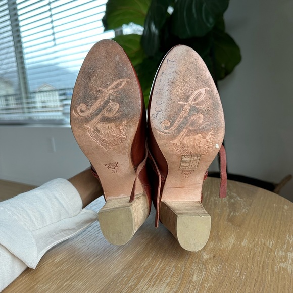 Free People Leather Booties with ties. Cognac Size 37. - Picture 4 of 10